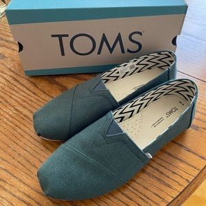 Pair of Toms Shoes-Stormy Green Color, size women 10
